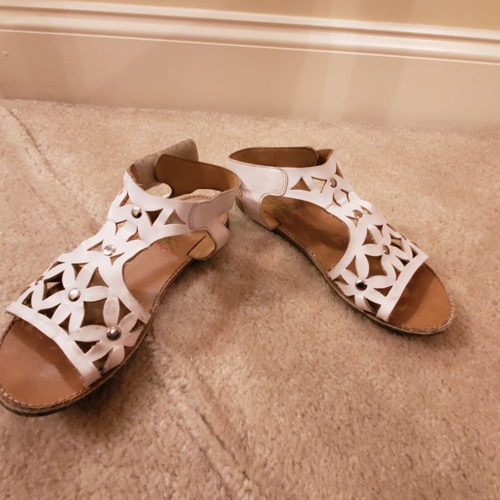 All 5 pair  Girl's shoes great value - Picture 4 of 8